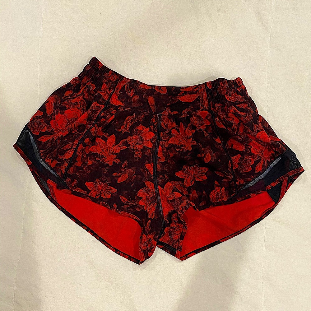 LULULEMON ATHLETICA Hotty Hot Shorts